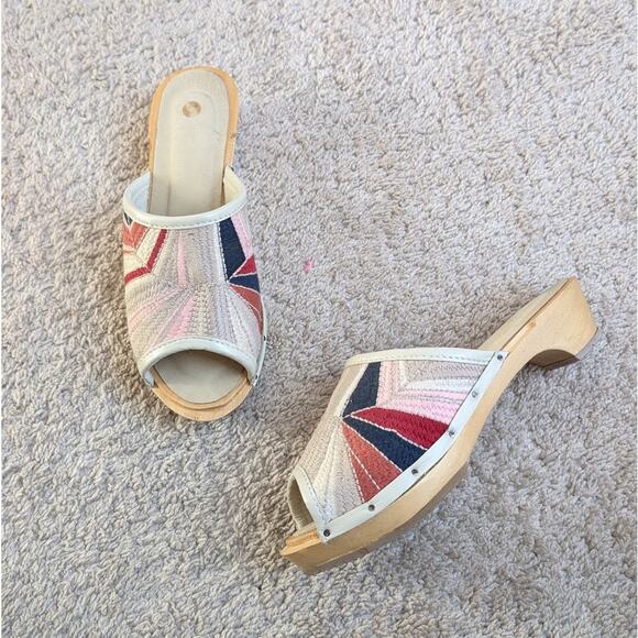 Santa Venetia Women's Mules with Wooden Heel - Picture 1 of 6